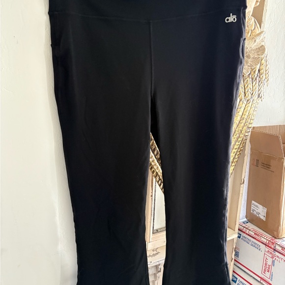 ALO Yoga Capris size M - Picture 1 of 3